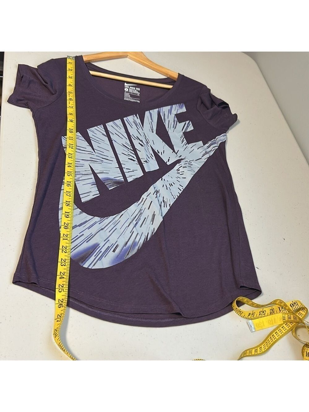 Nike Women's Graphic Tee - Picture 5 of 7